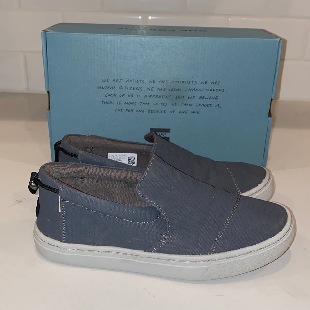 TOMS Paxton Forged Iron Grey Textural Canvas shoes (Youth Size 3)